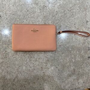 Wristlet phone bag